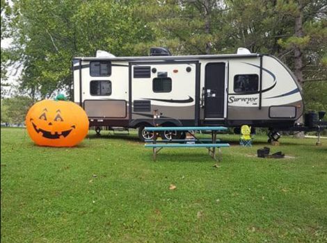 Does Cutty's Des Moines Camping Club offer RV Camping